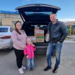 Молодая семья из Мариуполя получила гуманитарную помощь от депутата