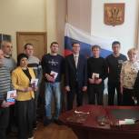 В Курчатовском местном отделении Партии вручили паспорта гражданам, прибывшим из Донецкой и Луганской республик