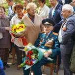 В Курске поздравили с 99-летием ветерана Виктора Ивановича Циммера