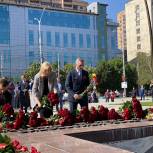 Секретарь реготделения «Единой России» Николай Гриценко принял участие в церемонии возложения цветов к Вечному огню