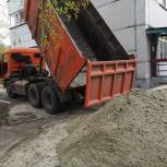 Людмила Шашенкова организовала завоз песка на детские игровые площадки
