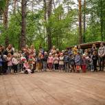 Дмитрий Петров организовал праздник для детей