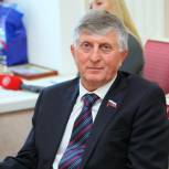 Николай Лукьянов организовал для жителей дома №27 на улице Бородина концерт