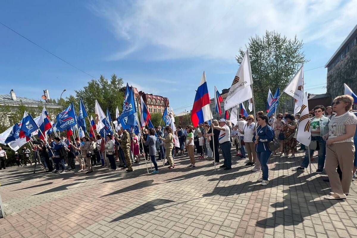 Митинг солдат. Патриотический акции в поддержку солдат России. Митинги в поддержку Единой России 2011.