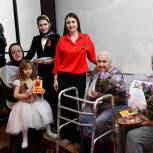 Активисты «Единой России» в Каспийске организовали благотворительную акцию «С заботой о старших»