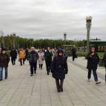 Московские единороссы организовали для добровольцев экскурсию в парк «Патриот»