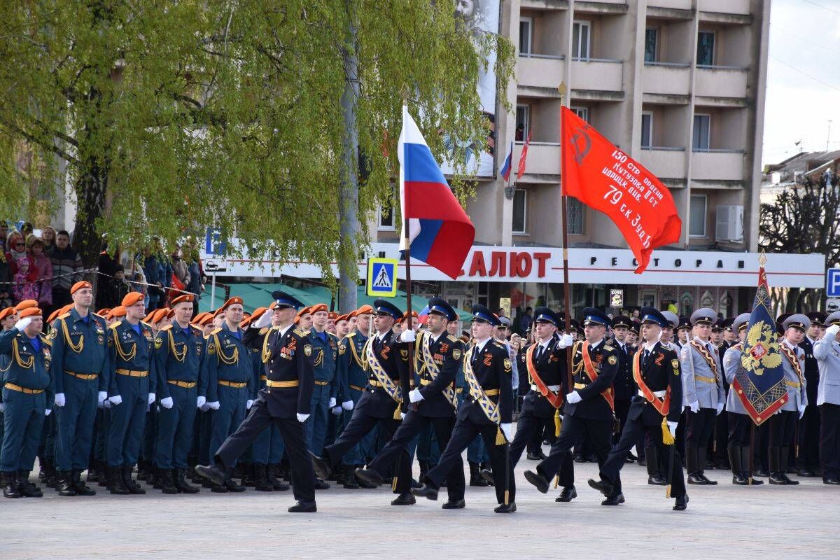 Орел встречает День Победы