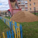 Михаил Дмитриков помог детскому садику Товароково с обновлением песочниц