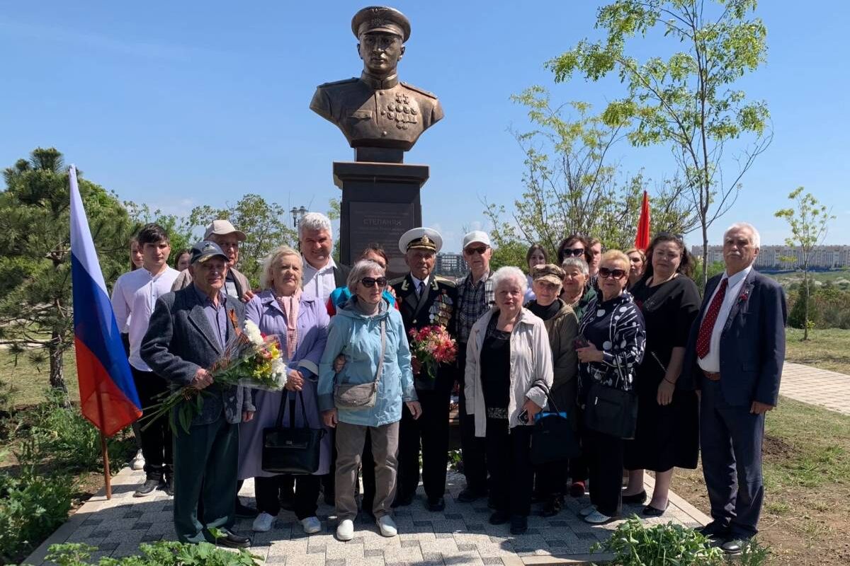 У памятника Нельсону Степаняну состоялся митинг в честь 77-летия Великой  Победы