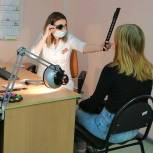 В Мурманске «Единая Россия» организовала осмотр детей офтальмологом