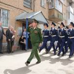 В Оренбурге проходит акция «Парад у дома ветерана»