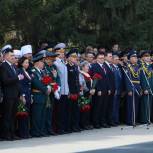 «Единая Россия» приняла участие в торжественном возложении венков и цветов к Вечному огню