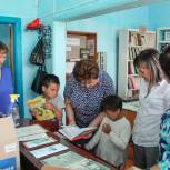 «Единая Россия» пополнила книжные фонды сельских библиотек