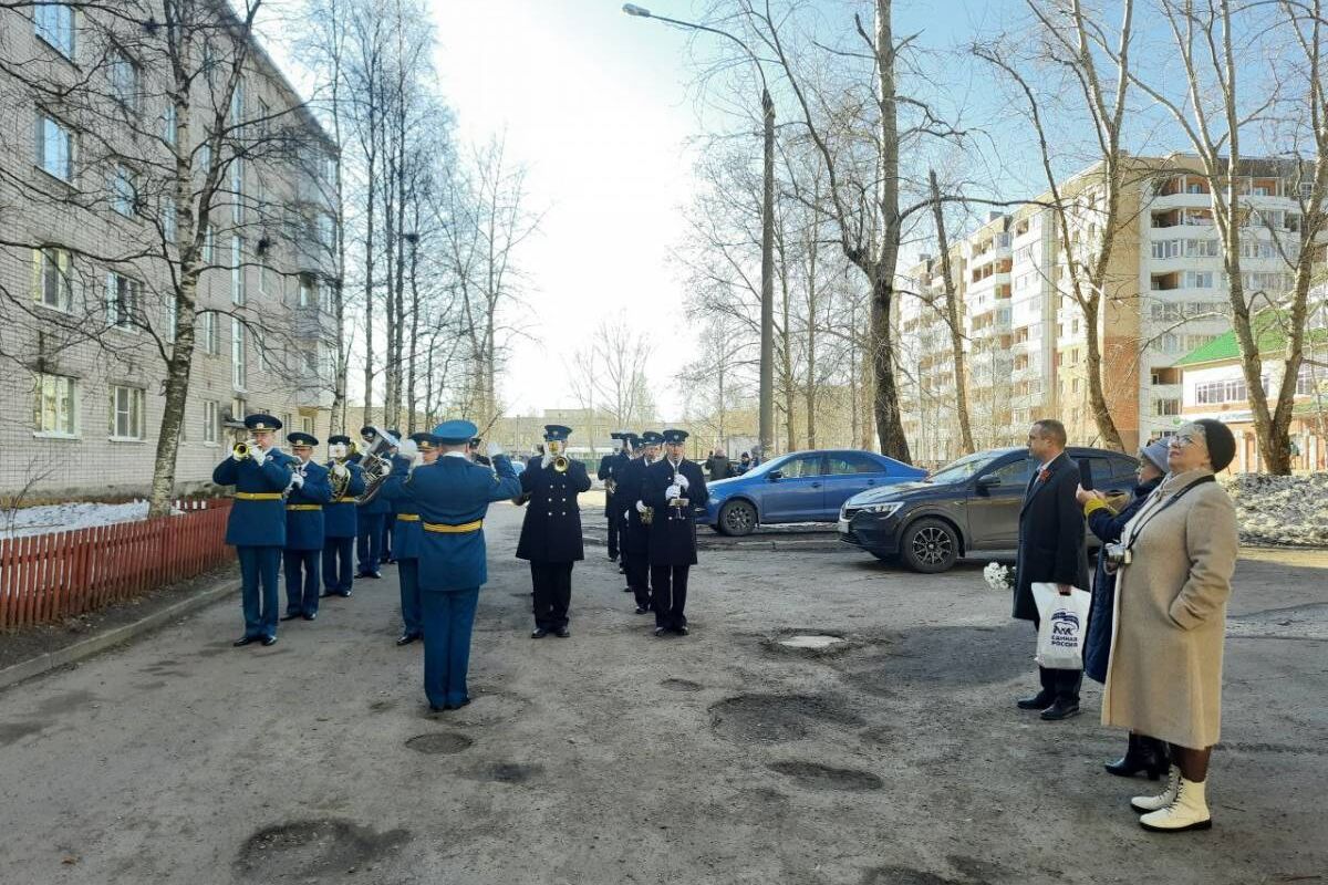 Единая Россия» дала старт акции «Парад у дома ветерана»