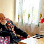 Александр Поляков поздравил по телефону ветерана с Днем Победы