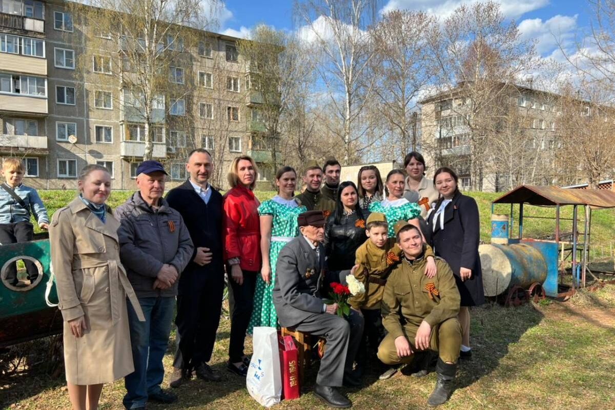 В Кирове продолжаются поздравления ветеранов с наступающим Днем Победы