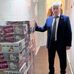 В Воронеже «Единая Россия» передала 100 кг сладостей в военный госпиталь