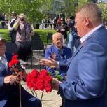 Панков возложил цветы к Обелиску памяти в Балаково