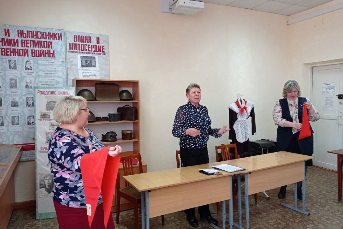Выпускницы пизда Ольга Давыдова: Пусть пионер на долгие поколения остается примером должного  поведения
