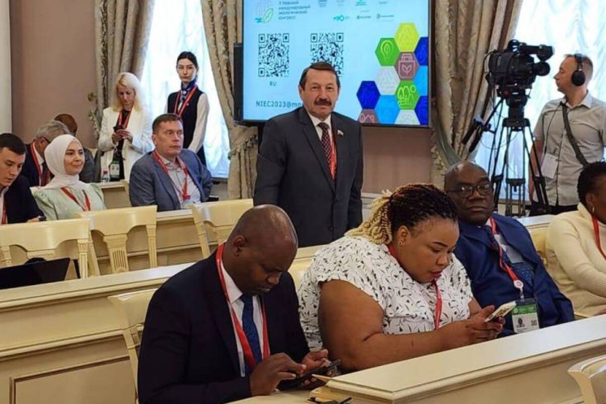 Геннадий Скляр принимает участие в Невском международном экологическом конгрессе