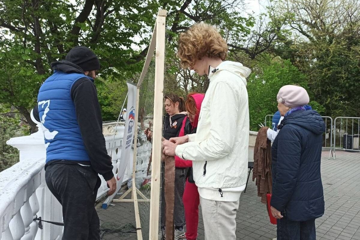 На Приморском бульваре состоялась патриотическая акция «В День Победы для Победы!».