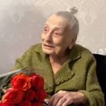 Лариса Картавцева поздравила с наступающим Днем Победы ветерана Великой Отечественной войны