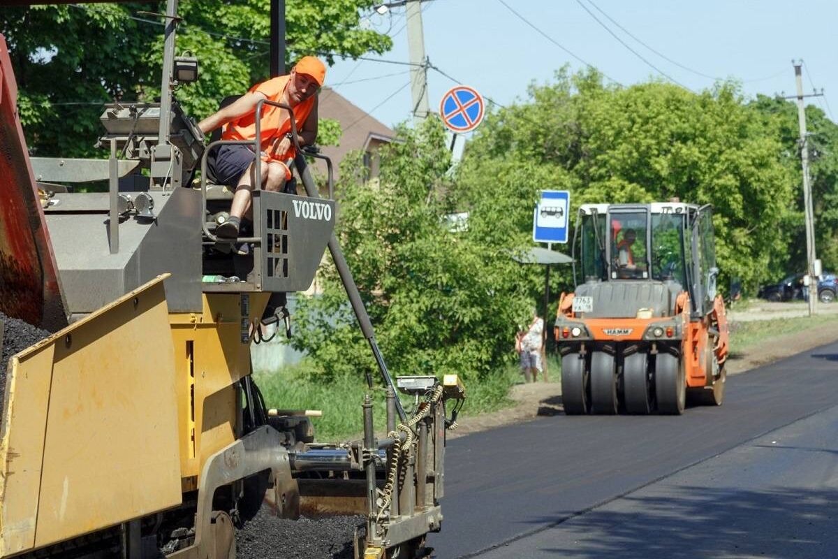 В городе Сарапуле на улице Раскольникова начался дорожный ремонт.