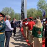 1 мая самарцы  возложили цветы к мемориалу "Самара - город трудовой доблести" в память о героических земляках-тружениках тыла