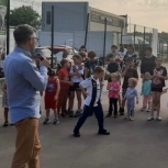 Депутат «Единой России» помог организовать празднование «Международного дня соседей» для жителей Коминтерновского района