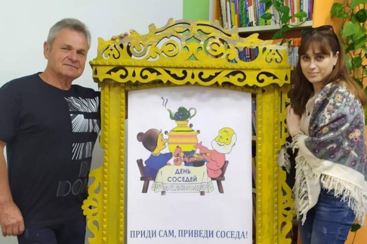 У самовара я и мои соседи