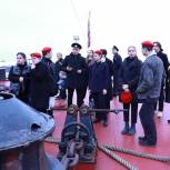 «Единая Россия» организовала церемонию принятия в ряды «Юнармии» на ракетном крейсере