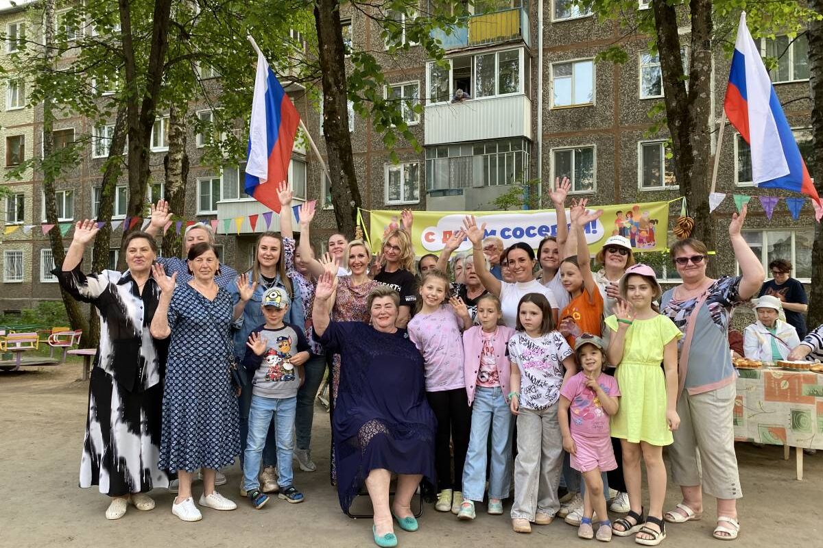 В Смоленске проголосовала старшая одного из самых дружных дворов России