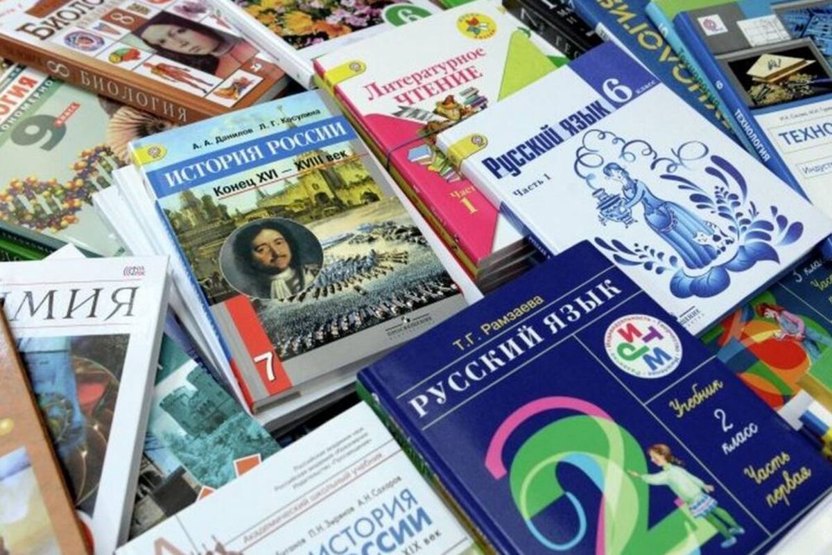 «Единая Россия» передаст школам Иркутской области новые учебники