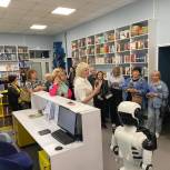 Единороссы организовали посещение модельной библиотеки Королева для библиотекарей из новых регионов России