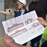 Партийный десант проверил ход работ по строительству нового корпуса школы в Печенге