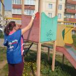 Кусинские партийцы обновили детскую площадку