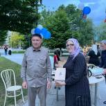 В Курчалое партийцы «Единой России» поздравили библиотекарей с профессиональным праздником