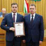 Калужские парламентарии награждены благодарностями за оказание гуманитарной помощи и восстановлении мирной жизни в ЛНР и ДНР