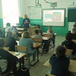Единороссы организовали уроки по дорожному этикету для школьников Камчатки