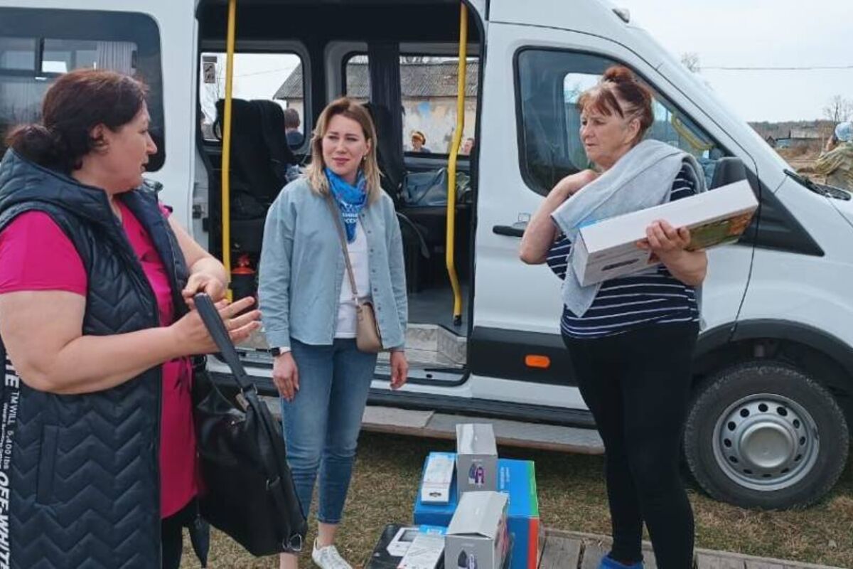 Партийцы Алапаевского района передали гуманитарную помощь жителям Таежного