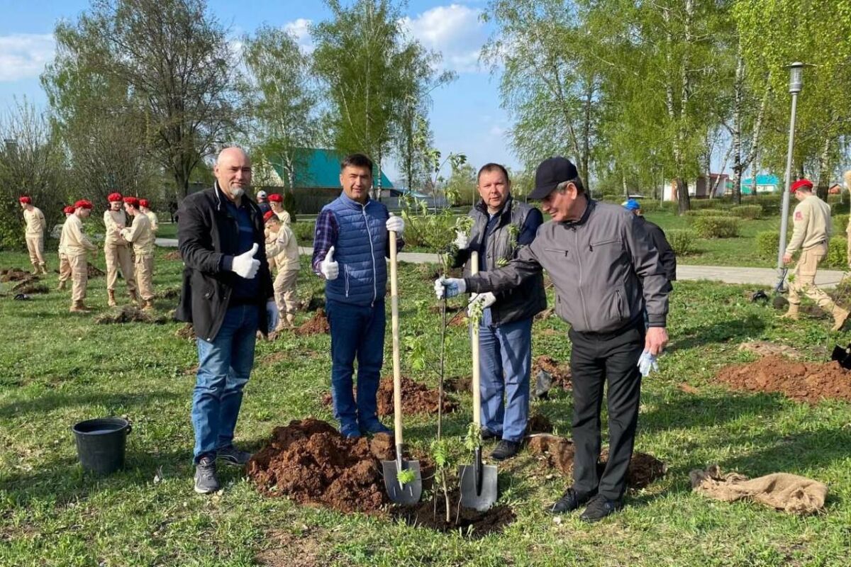 Кукморцы посадили деревья в рамках акции «Сад памяти» | 02.05.2023 | Казань  - БезФормата