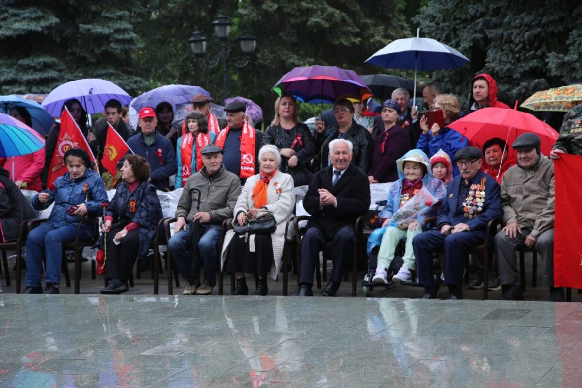 Состоялось торжественное возложение цветов к мемориалу 