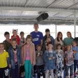 Саратовские молодогвардейцы организовали прогулку по Волге для детей Донбасса
