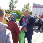 Алексей Елисеев поздравил тружеников тыла в Мокшанском районе с Днем Победы