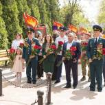 Юлия Литневская возложила цветы к Вечному огню на Аллее Славы