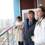 Депутат Госдумы Оксана Фадина проверила ход строительства омской школы в микрорайоне Прибрежном