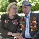 Луганские ветераны получили подарки ко Дню Победы от алтайских единороссов