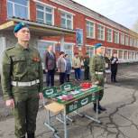 В школах Омской области продолжают устанавливать Парты Героев