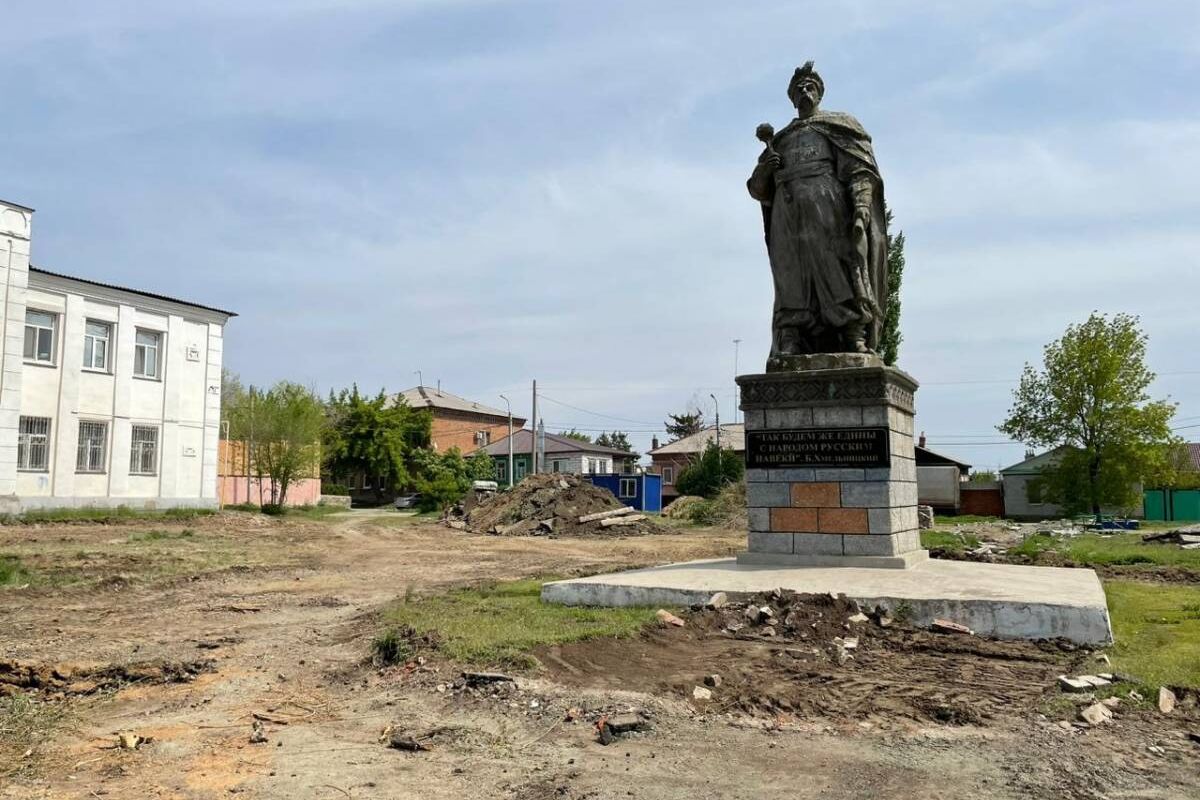 В Орске идет реконструкция сквера Богдана Хмельницкого | 19.05.2023 |  Новости Оренбурга - БезФормата