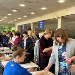 Денис Мирошниченко: Жители ЛНР из прифронтовых посёлков активно едут голосовать на участки